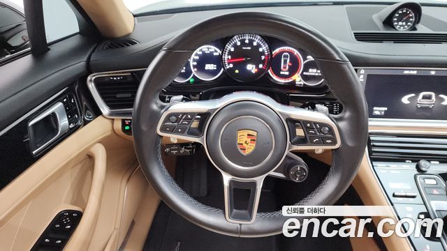 Porsche Panamera 2018 — photo 19