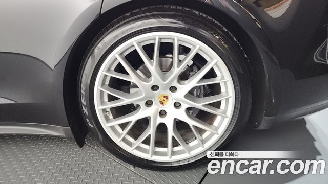Porsche Panamera 2018 — photo 7