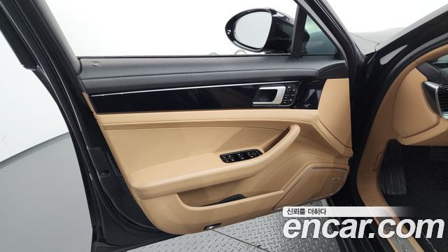 Porsche Panamera 2018 — photo 14