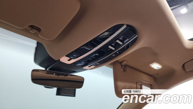 Porsche Panamera 2018 — photo 28