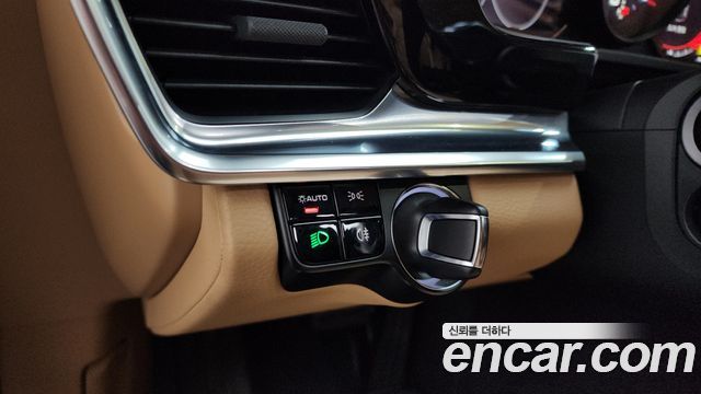 Porsche Panamera 2018 — photo 29