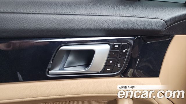 Porsche Panamera 2018 — photo 31
