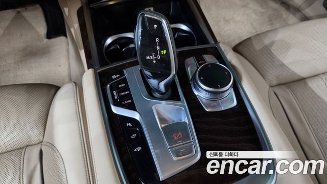 BMW 7-Series 2016 — photo 9