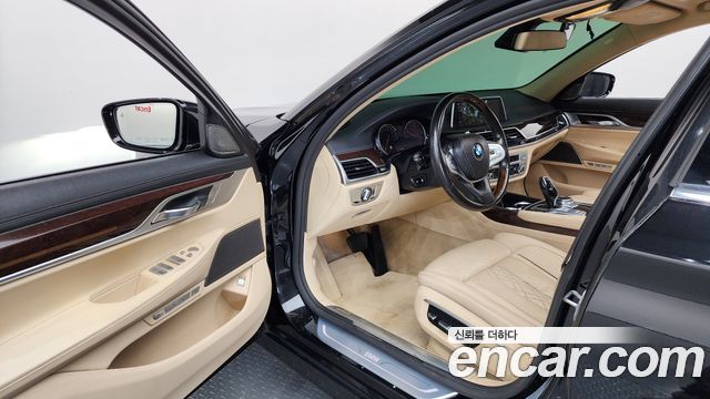 BMW 7-Series 2016 — photo 10