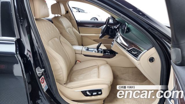 BMW 7-Series 2016 — photo 11