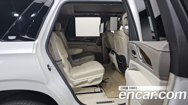 Cadillac Escalade 2023 — photo 17