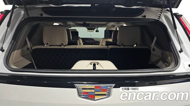 Cadillac Escalade 2023 — photo 24
