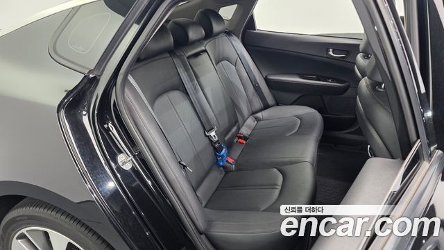 Kia K5 2016 — photo 17