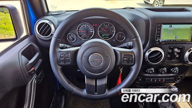 Jeep Wrangler 2015 — photo 12