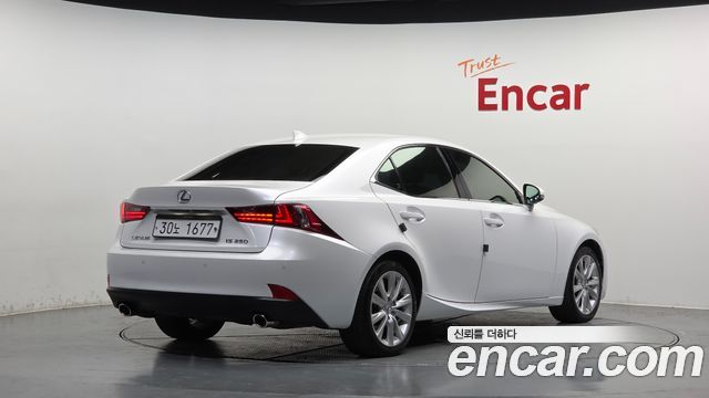 Lexus IS 2015 — photo 2