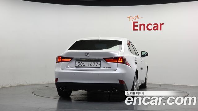 Lexus IS 2015 — photo 4