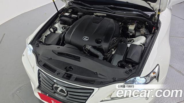 Lexus IS 2015 — photo 6