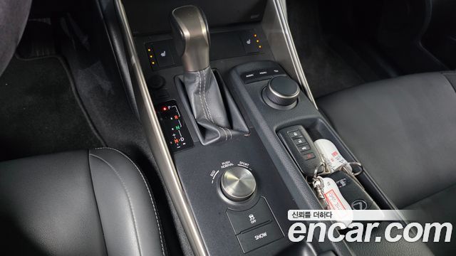 Lexus IS 2015 — photo 9