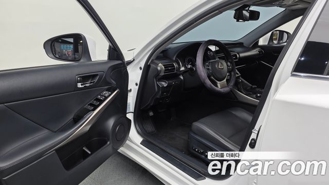 Lexus IS 2015 — photo 10
