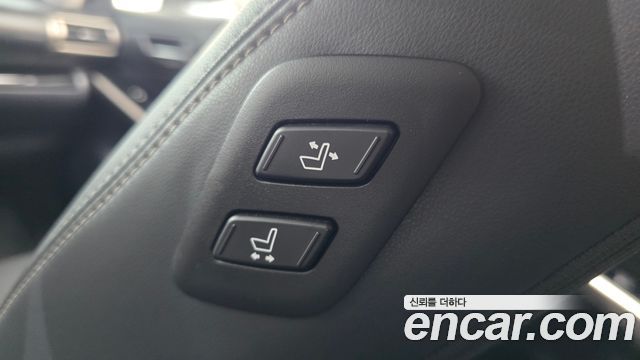 Lexus IS 2015 — photo 18