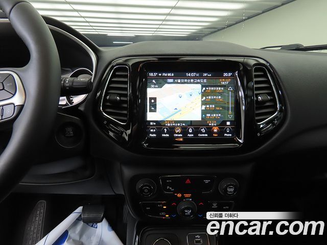 Jeep Compass 2018 — photo 10