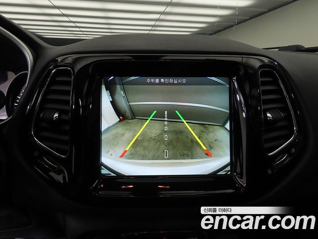 Jeep Compass 2018 — photo 12