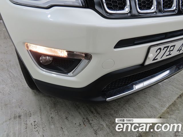 Jeep Compass 2018 — photo 17
