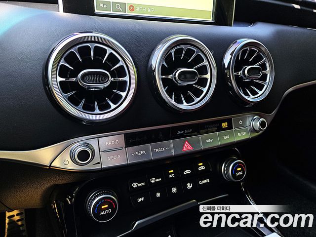 Kia Stinger 2018 — photo 14