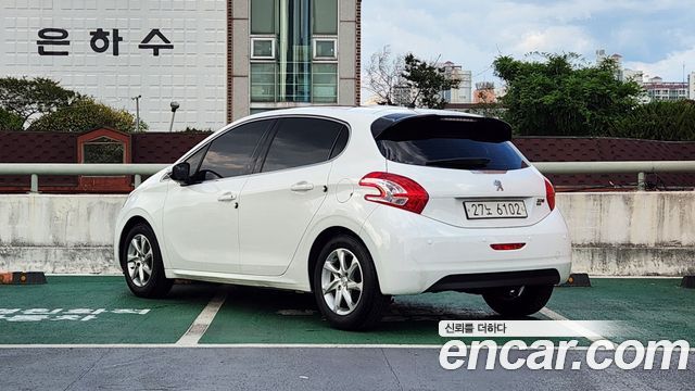 Peugeot 208 2014 — photo 2