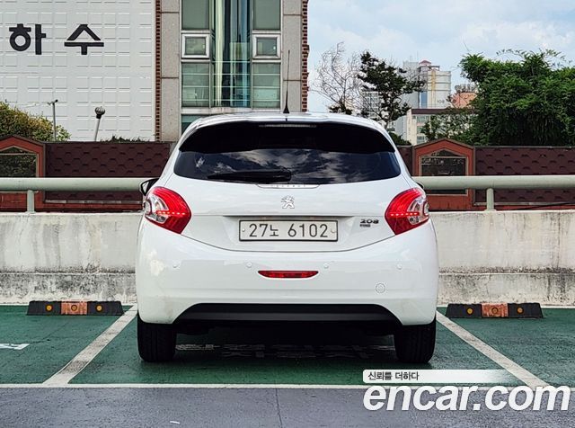 Peugeot 208 2014 — photo 4