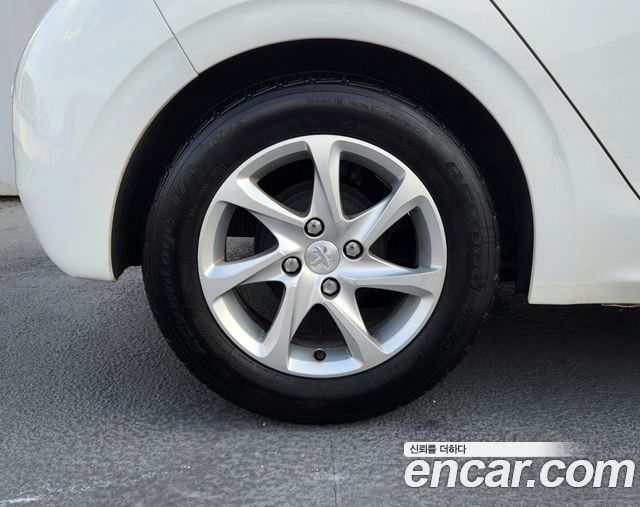 Peugeot 208 2014 — photo 5
