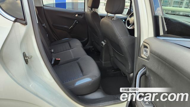Peugeot 208 2014 — photo 11