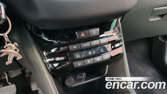 Peugeot 208 2014 — photo 16