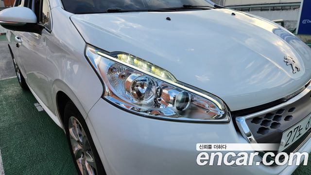Peugeot 208 2014 — photo 18