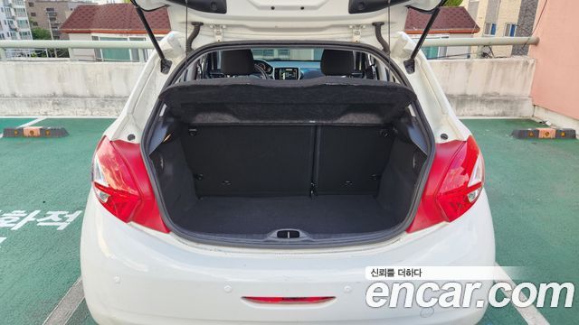 Peugeot 208 2014 — photo 19