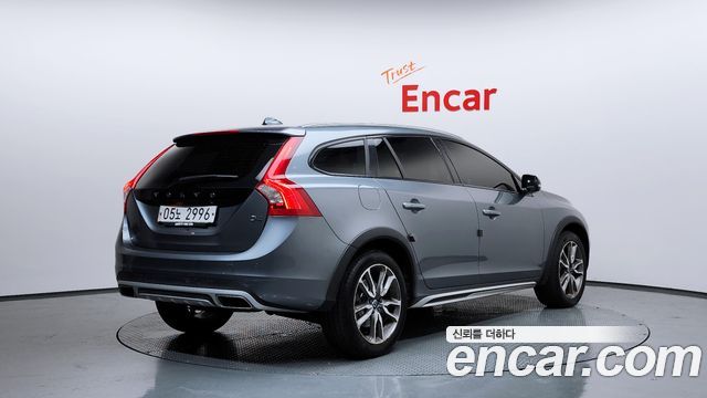 Volvo V60 2018 — photo 2