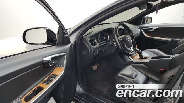 Volvo V60 2018 — photo 13