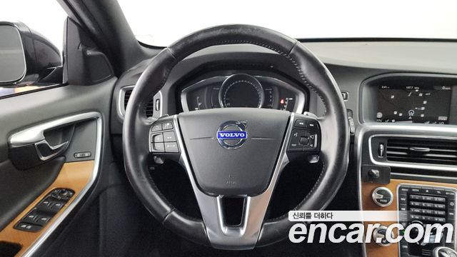 Volvo V60 2018 — photo 19