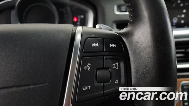 Volvo V60 2018 — photo 21