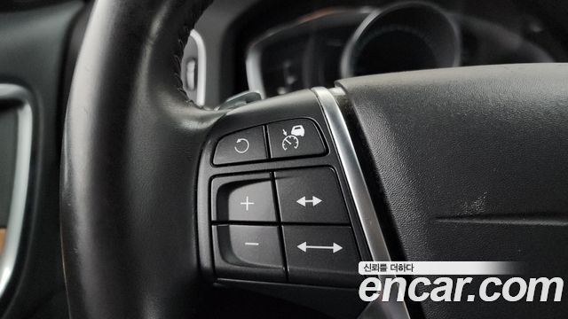 Volvo V60 2018 — photo 22