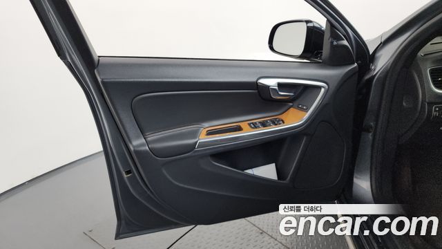 Volvo V60 2018 — photo 14