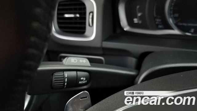 Volvo V60 2018 — photo 27
