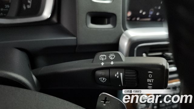 Volvo V60 2018 — photo 28