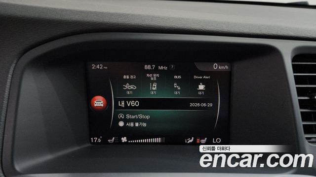 Volvo V60 2018 — photo 30