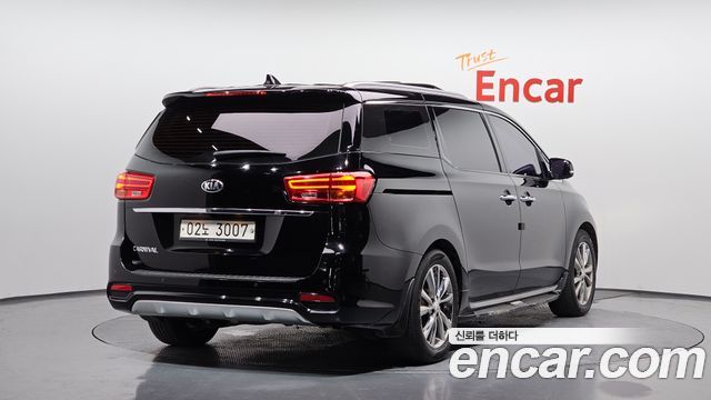 Kia Canival 2019 — photo 2