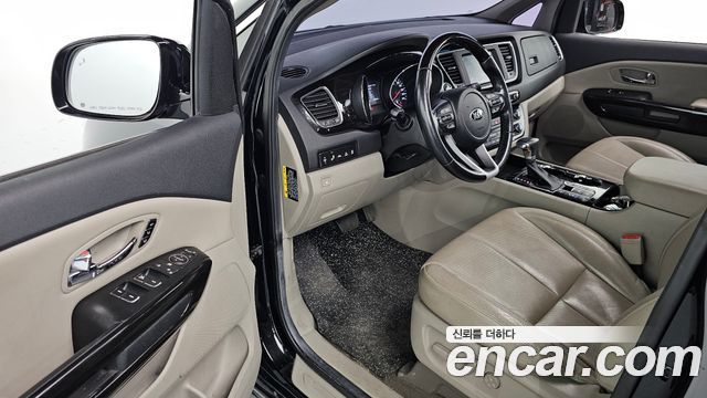 Kia Canival 2019 — photo 13