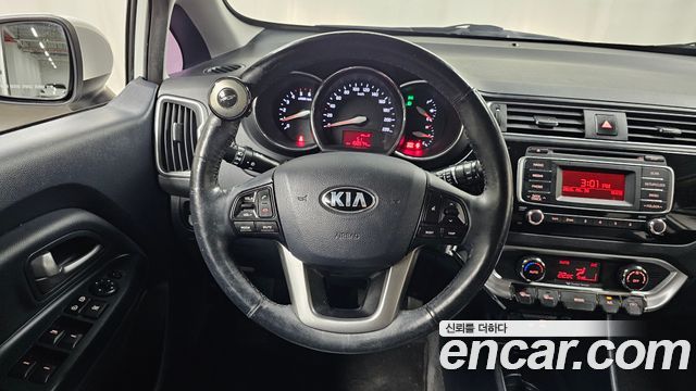 Kia pride 2015 — photo 12