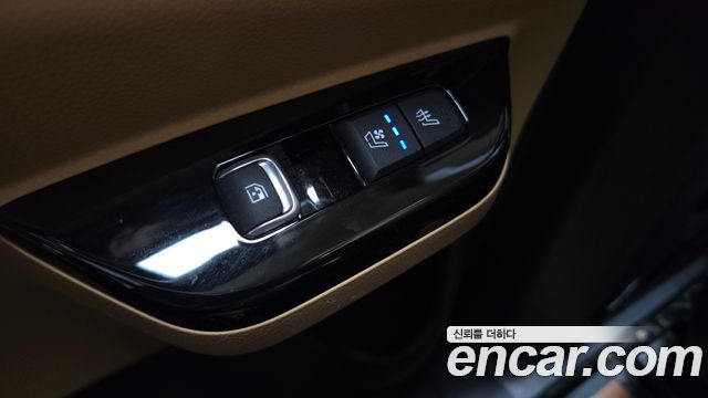 Kia Canival 2021 — photo 28