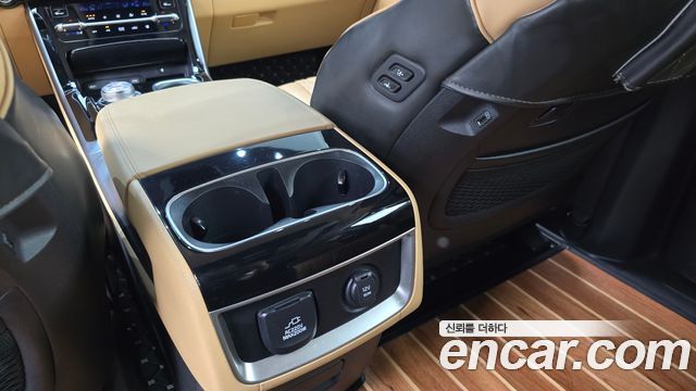 Kia Canival 2021 — photo 31