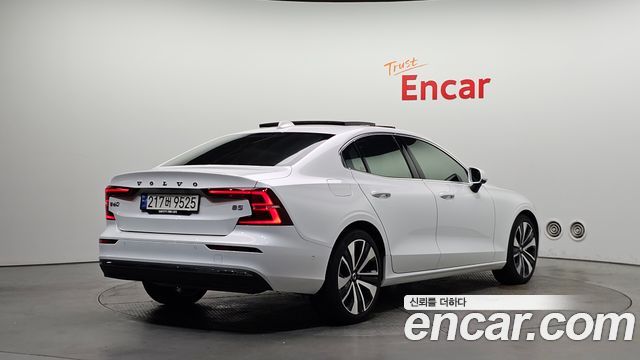 Volvo S60 2024 — photo 2