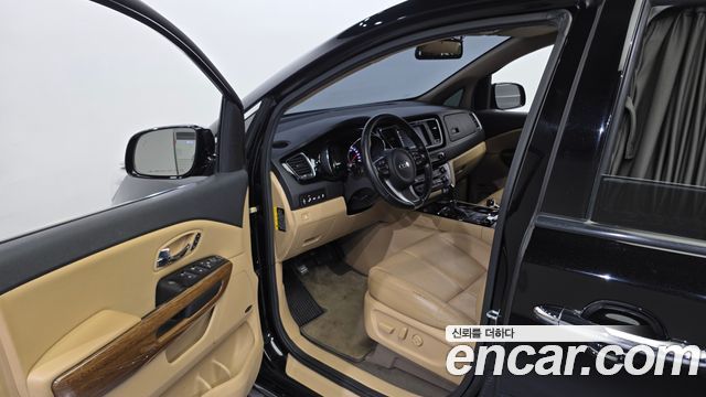 Kia Canival 2016 — photo 10