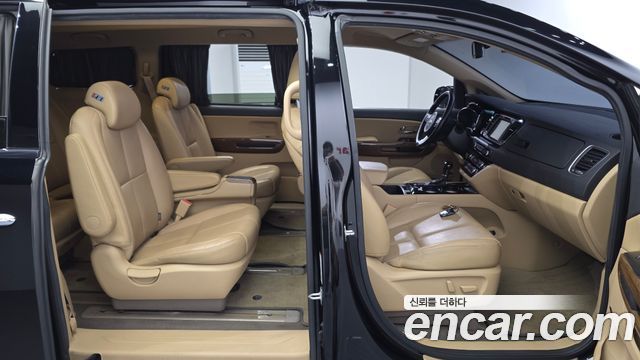 Kia Canival 2016 — photo 11