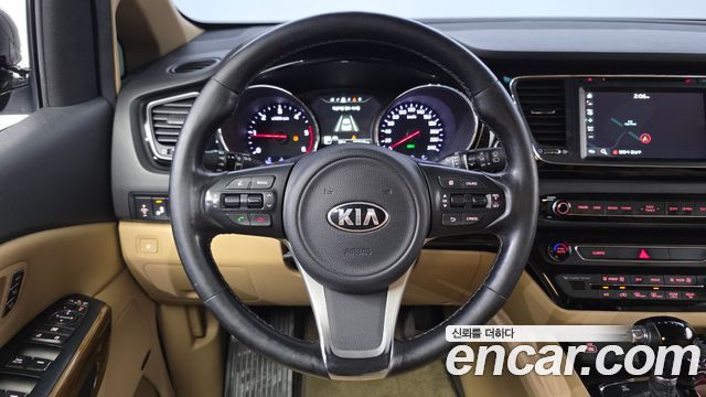 Kia Canival 2016 — photo 14