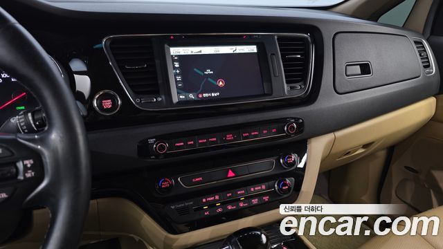 Kia Canival 2016 — photo 15