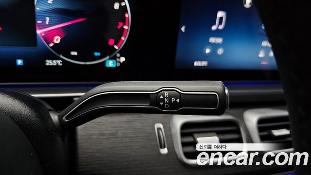 Mercedes-Benz GLE-Class 2025 — photo 12